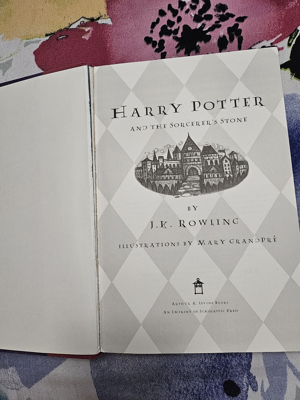 Harry Potter and the Sorcerer's Stone J.K. Rowling (First American Edition 1998)